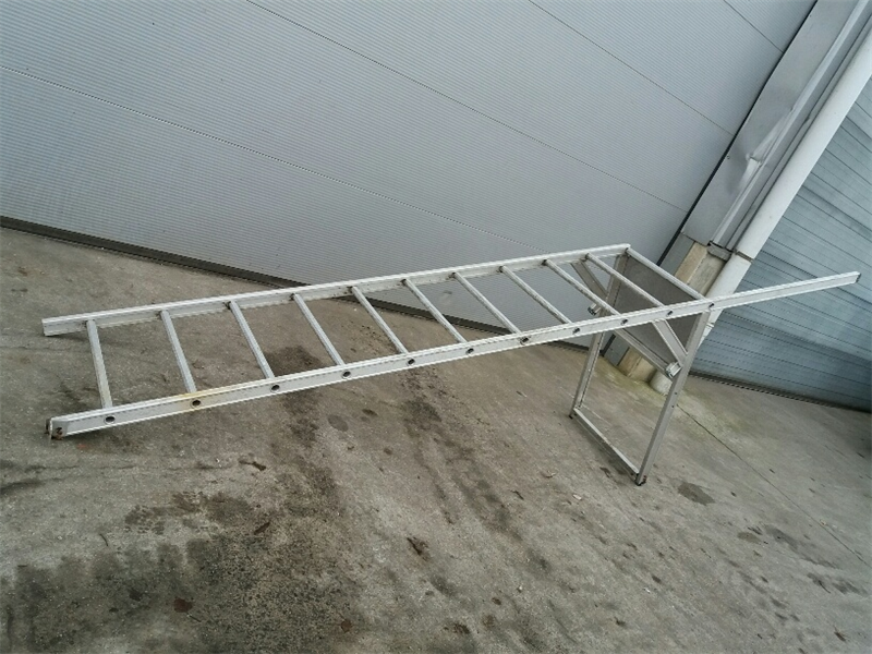 aluminium ladder met platform, hoogte: 2.700 mm - breedte 600mm